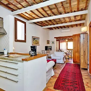  Apartment Lungaretta 97 Italy